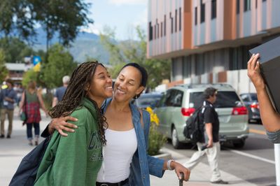 A family arrives at NAU for welcome week.