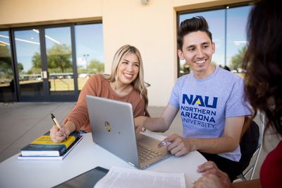 NAU students at Yuma campus collaborate together at an outside table.